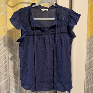 E&M flutter sleeve blouse